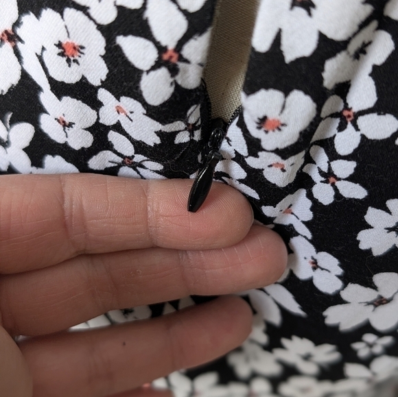 Ivy + Blu Women's Size 4 Black and White Floral Sleeveless Lined Midi Dress - Picture 7 of 12